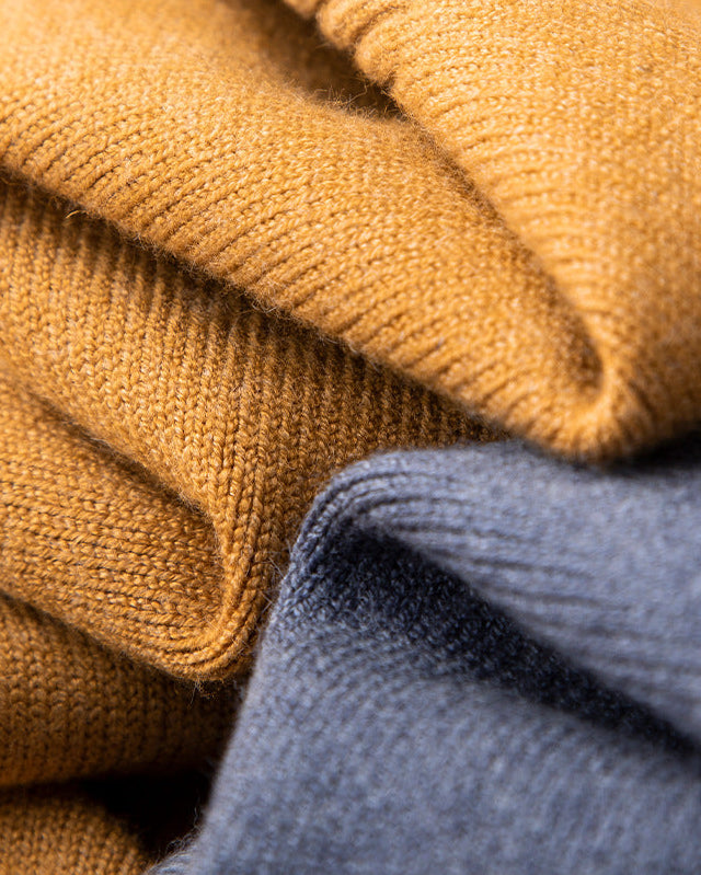 AVANOAH | V-NECK SWEATER IN PREMIUM FIBERS FOR MEN